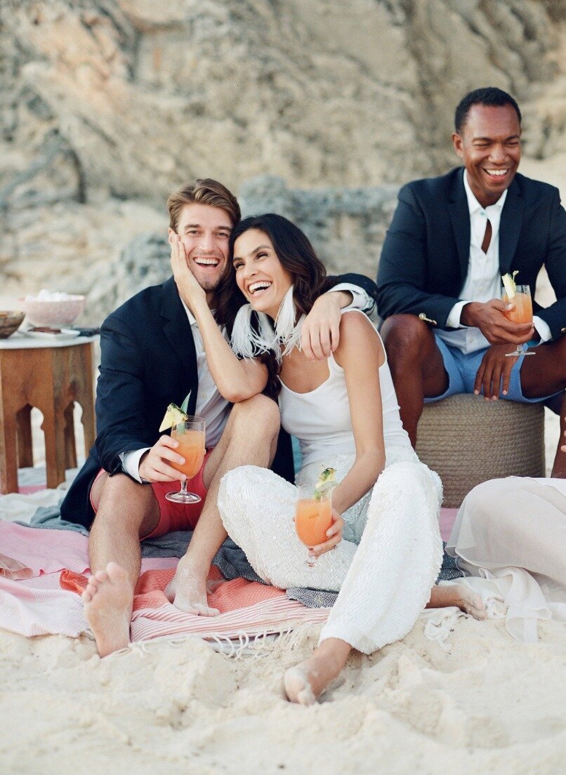 Style-Me-Pretty-Island-Beach-Bonfire-Dinner-Dasfete-7