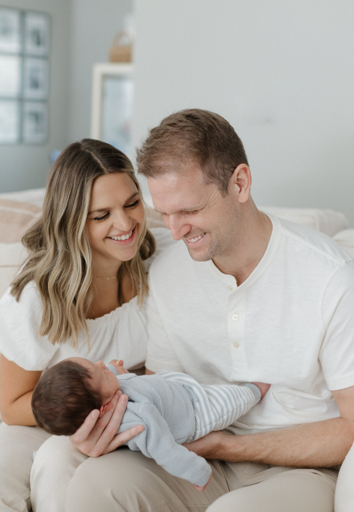 Indianapolis family photography candid newborn session