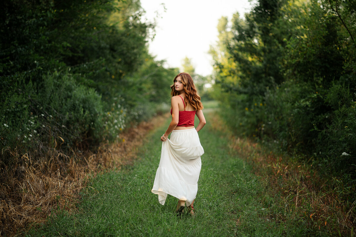 High School graduation senior picture outdoor session natural light near Toledo Ohio