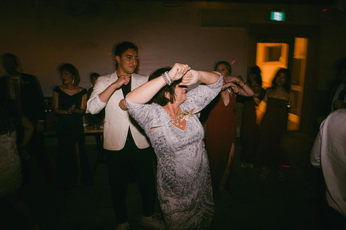 toronto-wedding-photographer-compass-rose-suites-christine-lim-064