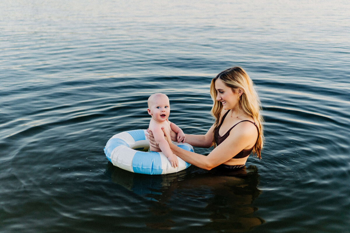 Dallas Lifestyle Family Photographer Mommy and Me Lakeside Photos