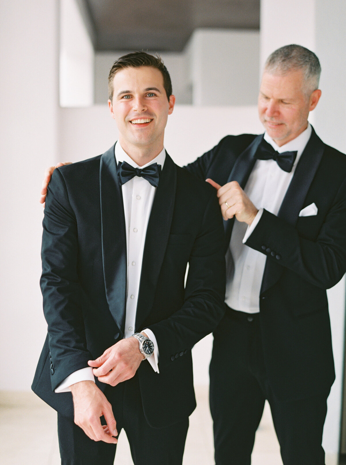 Zoe&Brody_FloraFarmsWedding_GroomGettingReady-16