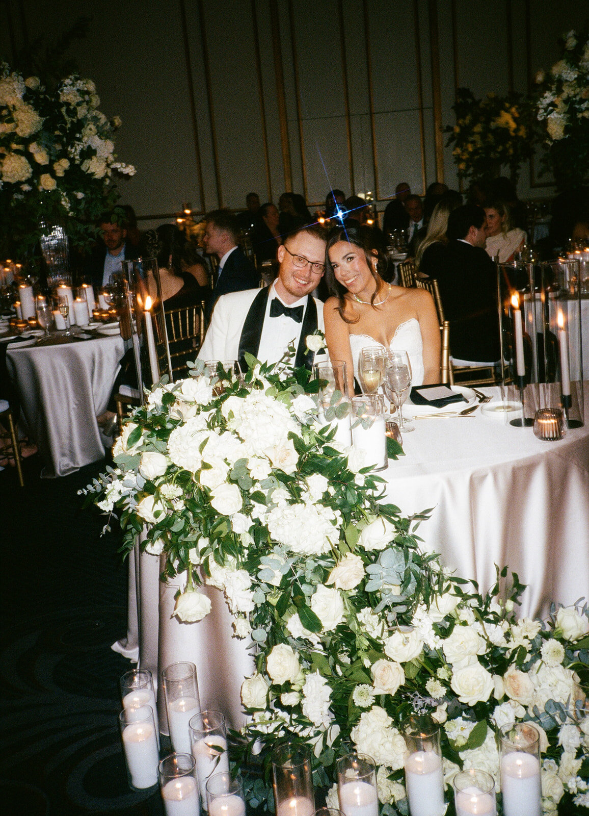 winter-wedding-sweetheart-table-florals-at-boston-park-plaza