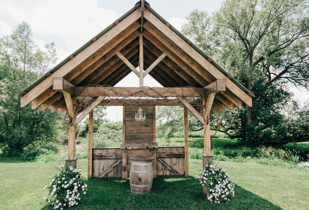 Gorgeous outdoor wedding ceremony at Willow Creek Barn photographed by Nova Markina