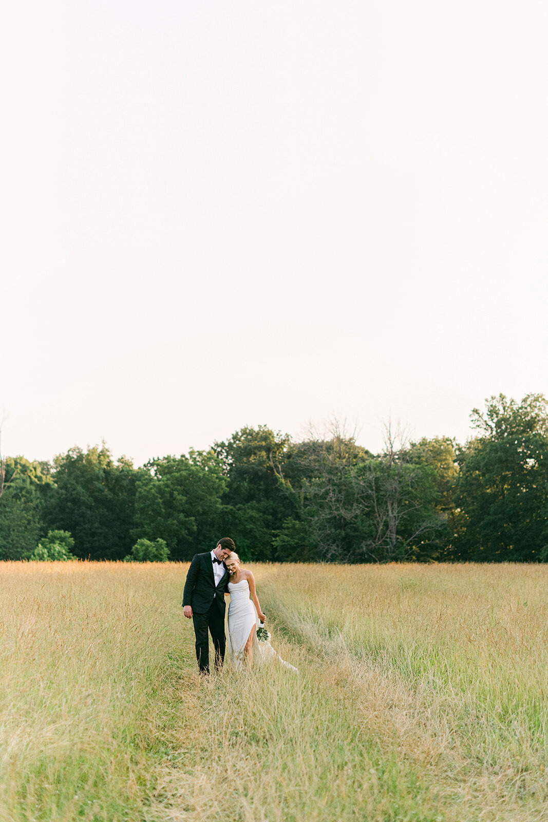 Morelock_Sanders_Wedding_BrideandGroom_TaraHodgesPhotography102
