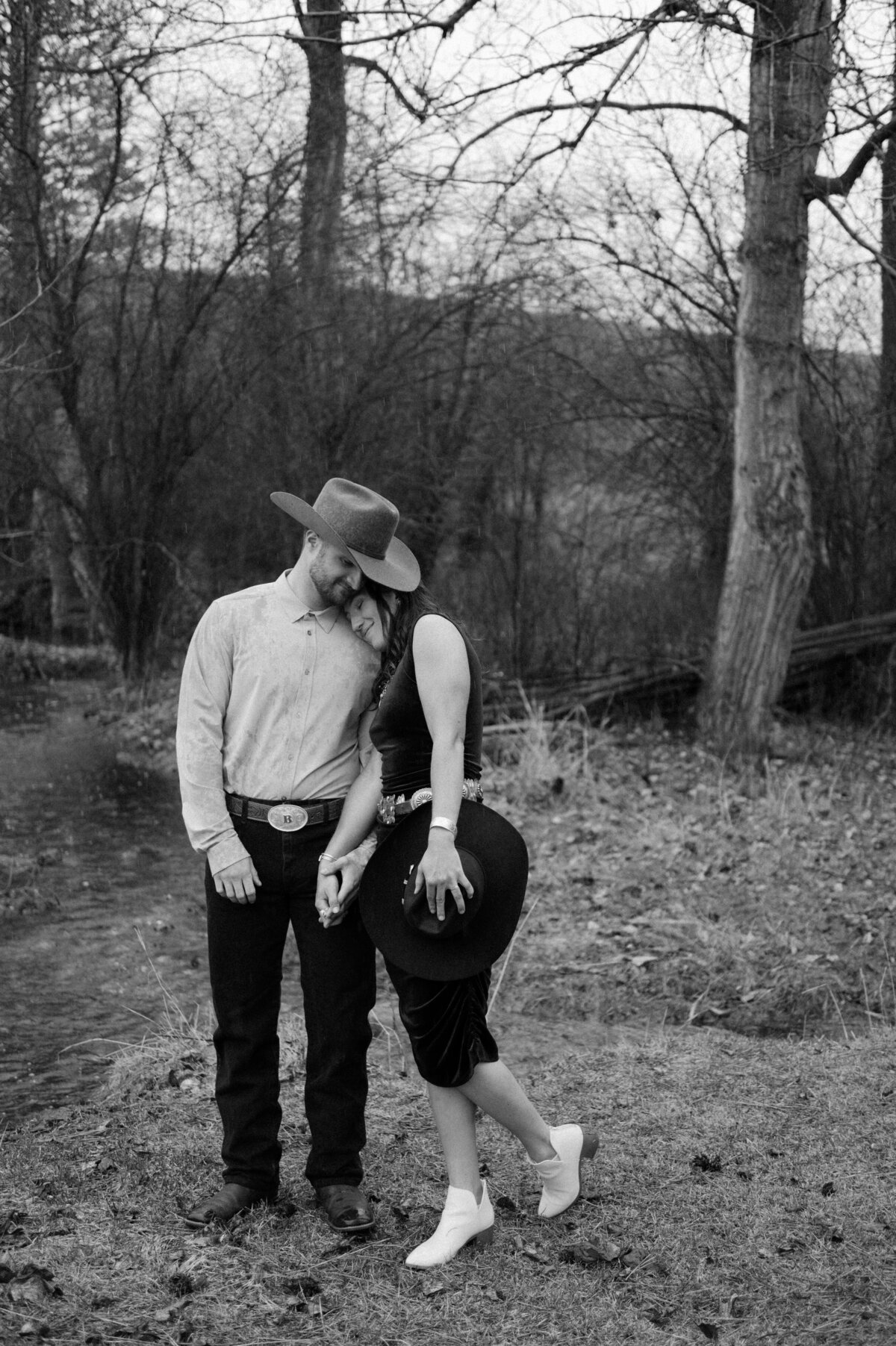 presley-gray-photo-montana-western-style-engagement-4377-2