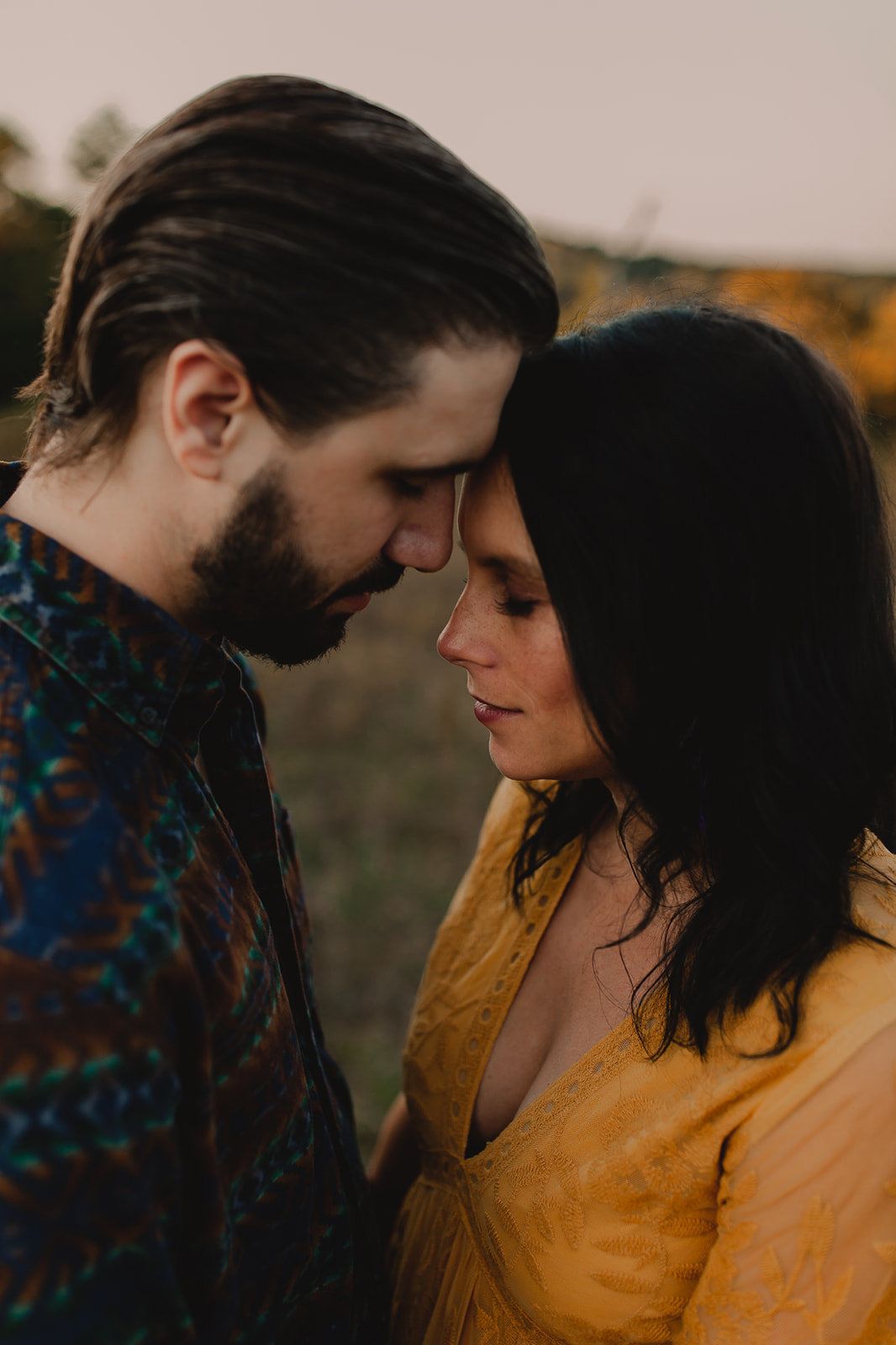 8_Outdoor-Maternity-Boho-Open-Field-Summer-Sunset_Couple