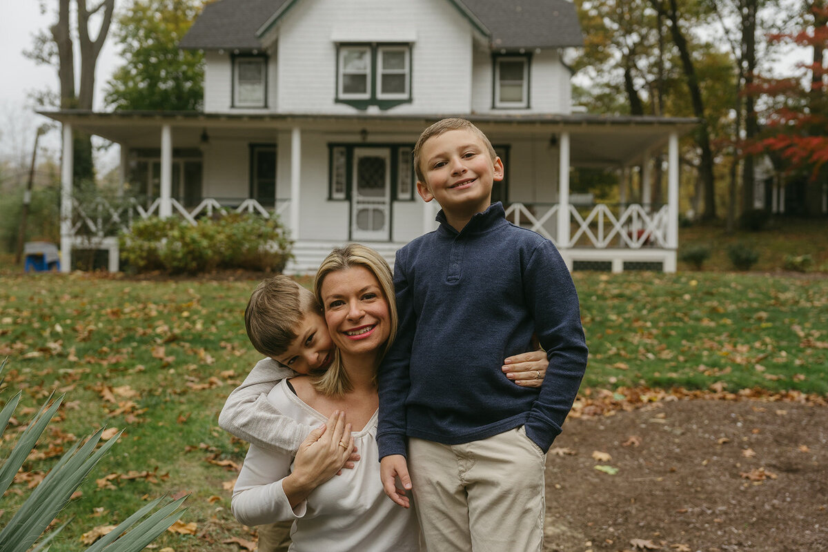 mom smiling with two sons during family photoshoot captured by NYC family photographer Elsie Goodman 