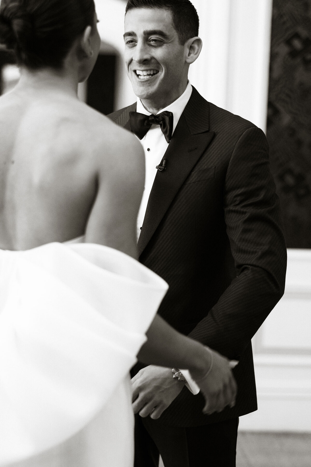 31-wedding-first-look