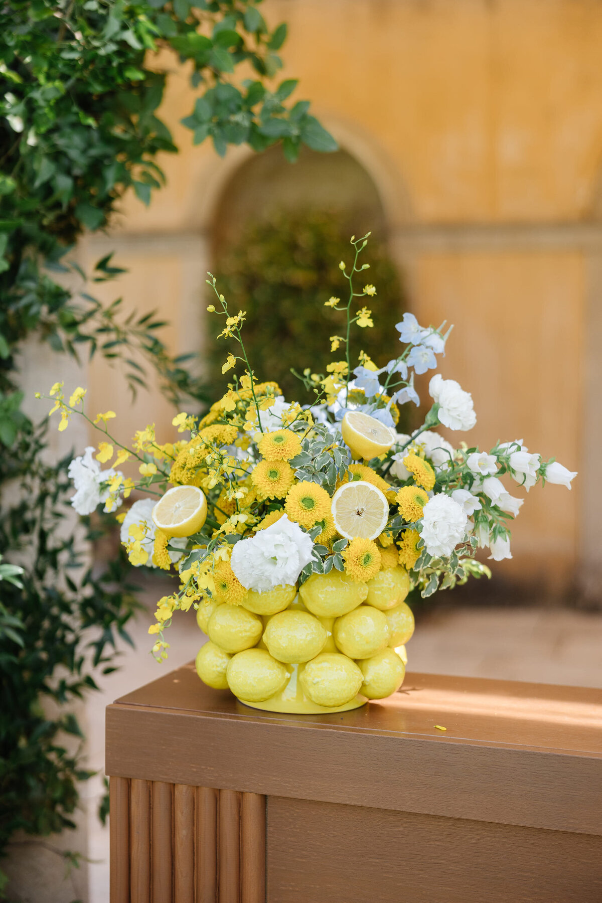 Brunch-bar-decor-lemon-jar