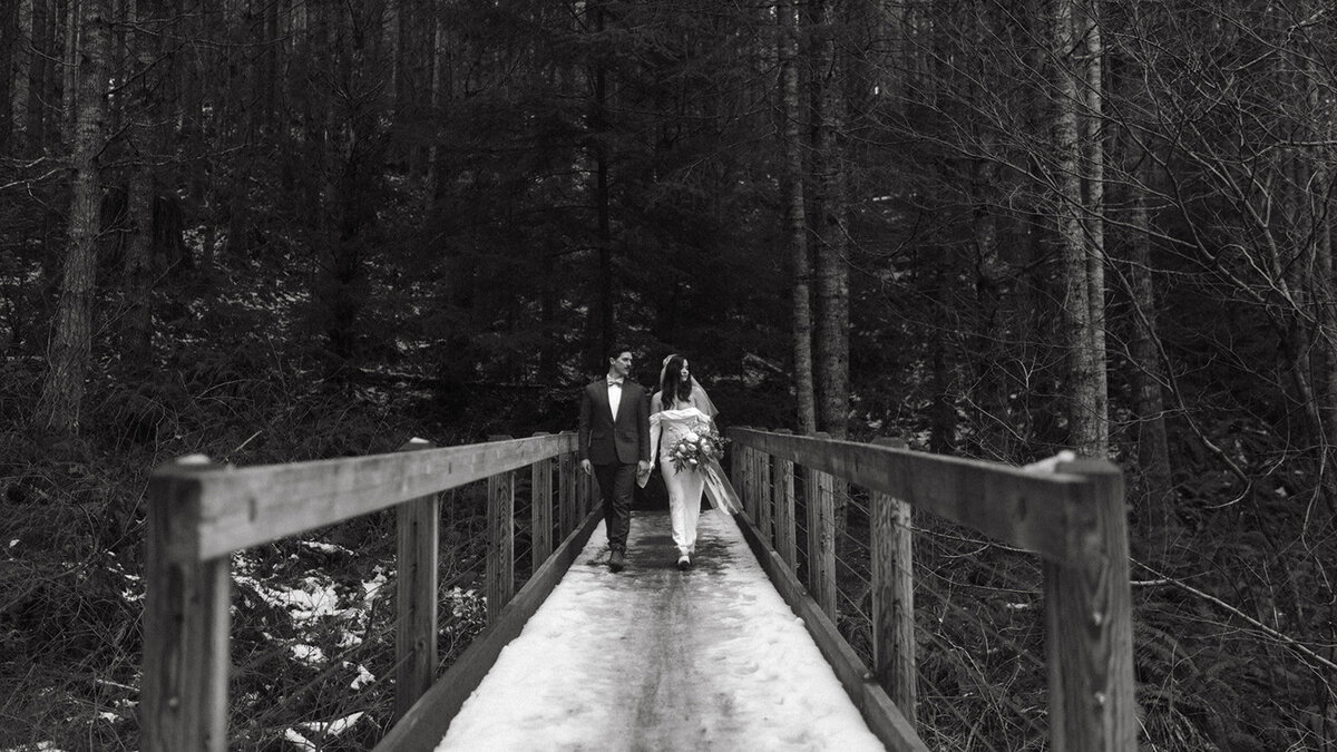 bc-vancouver-island-elopement-photographer-taylor-dawning-photography-forest-winter-boho-vintage-elopement-photos-74