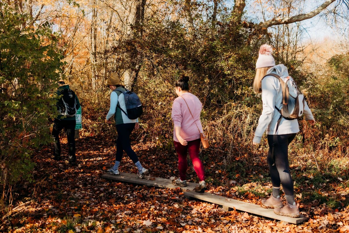 jennifer-manville-Rhode-island-hiking-collective-fall-group-hike-community-meredith-ewenson-sakonnet-greenway-trail-portsmouth5