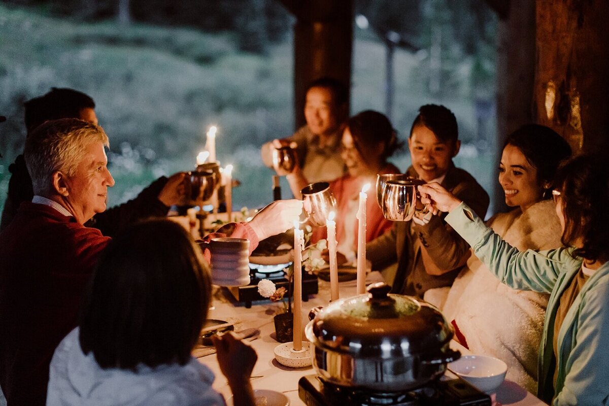 intimate+outdoor+elopement+dinner+in+the+mountains