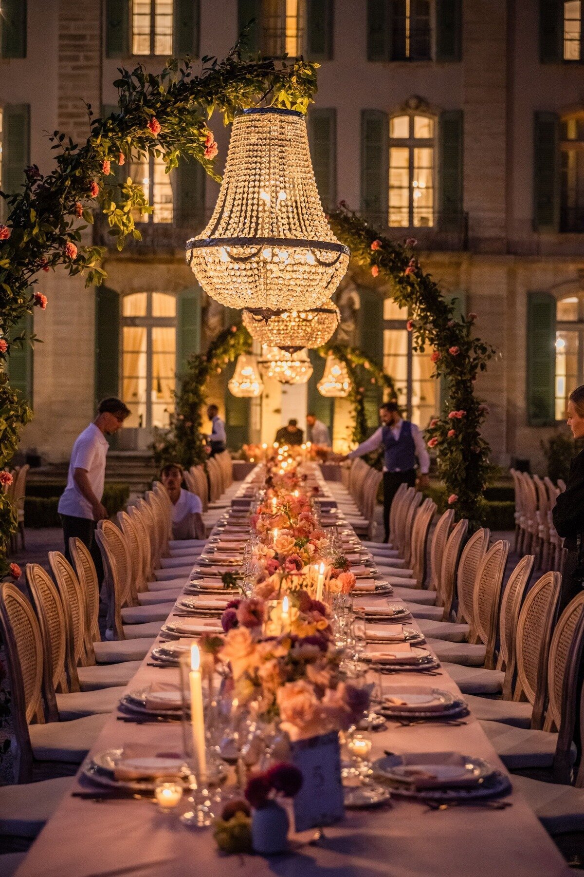 iconic-wedding-at-bastide-de-gordes3