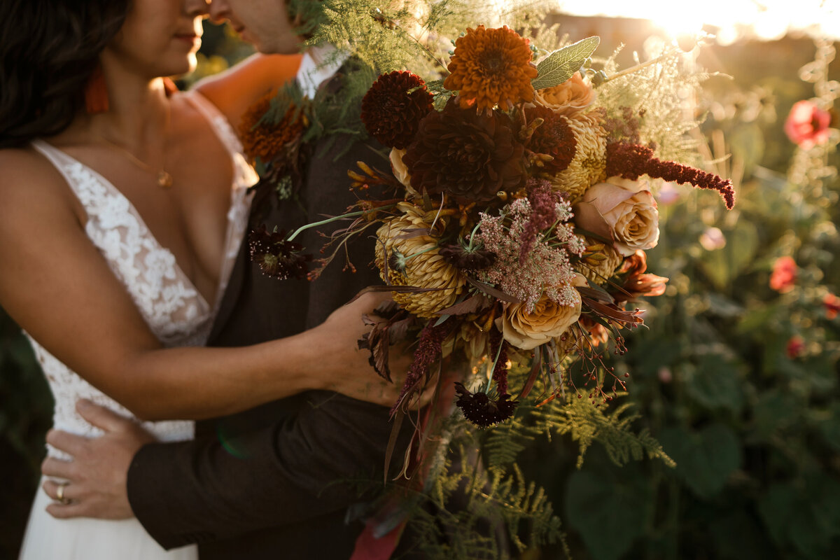 floral-and-field-design-bespoke-wedding-floral-styling-calgary-alberta-harvest-moon-18