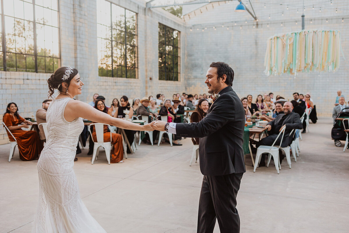 TessLesliePhotos-martindale-schoolhouse-wedding-407