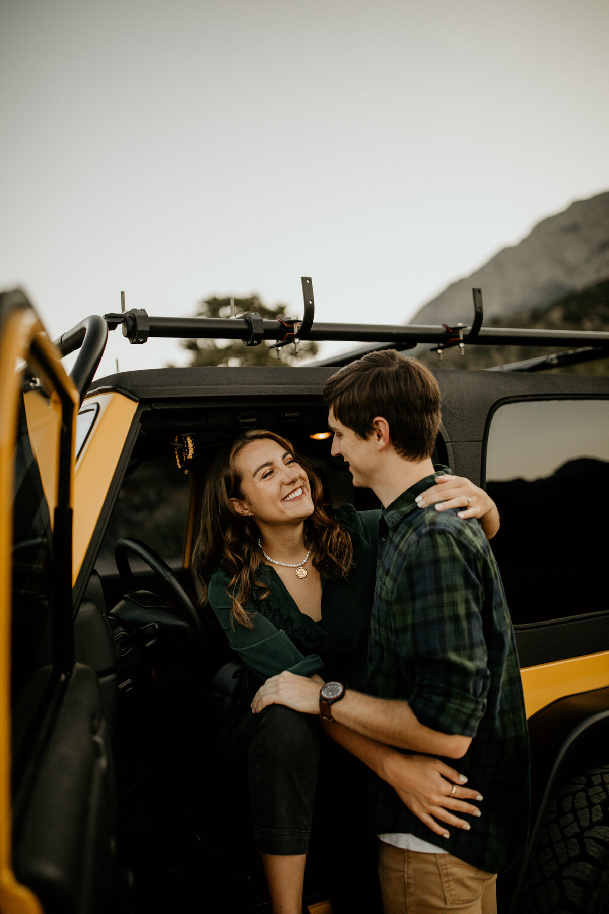 Sandia-Foothills-Jeep-Engagement-Photos-New-Mexico-25
