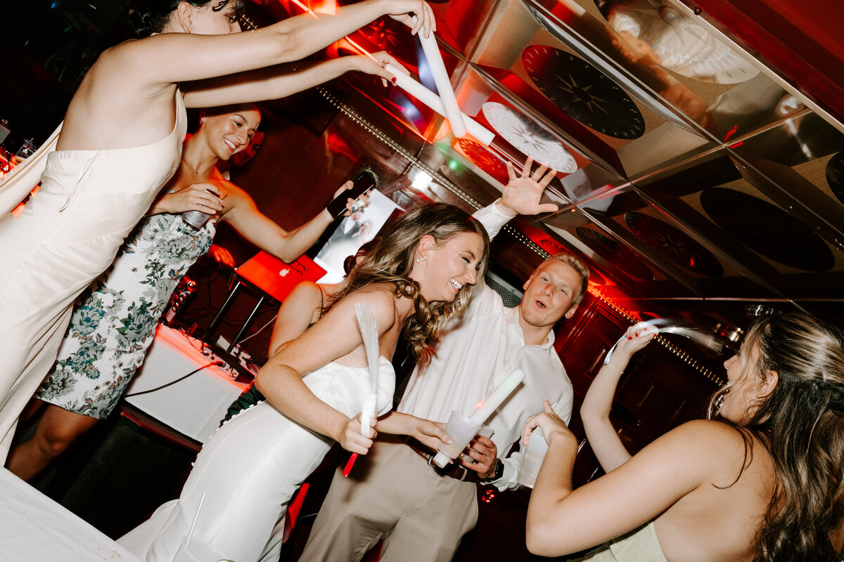 abby-parker-lake-minnetonka-wedding-108