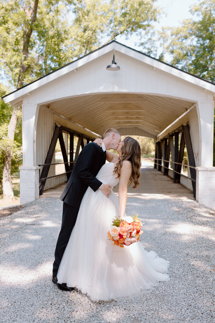 bridal, bride, groom, couple kissing, wedding, elopement, romantic