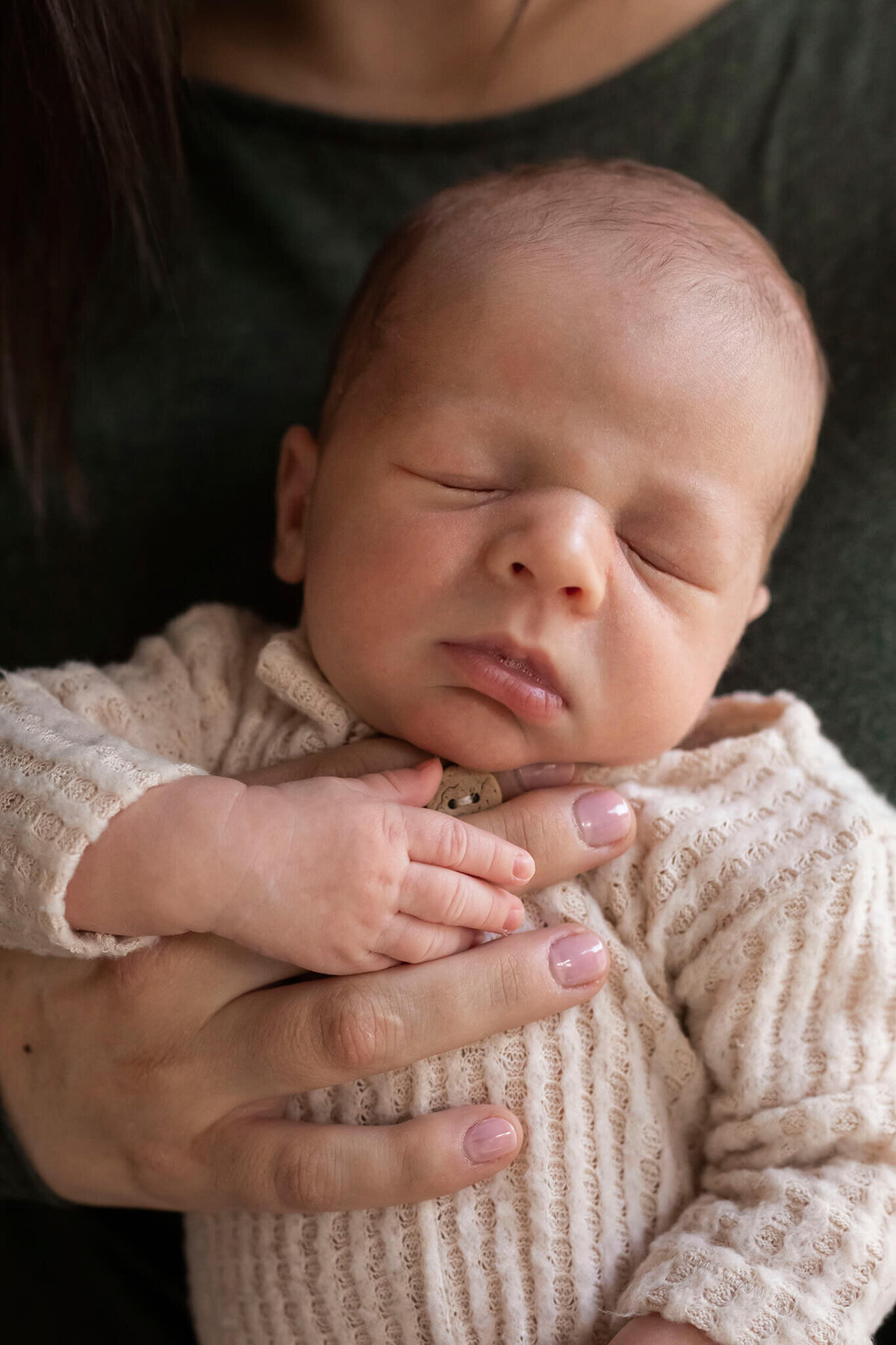 New Jersey Newborn Photographer captures baby hands