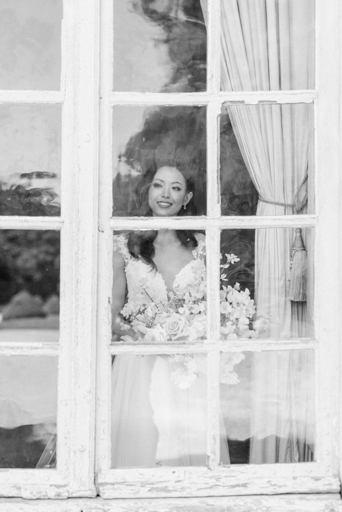 Maïlys Fortune Photography Husband Wife Wedding Weddings Photography France Switzerland Italy Timeless Dreamy Imagery Bilingual French English Destination Weddings Destination Wedding Provence French Riviera Paris Lake Como Tuscany59