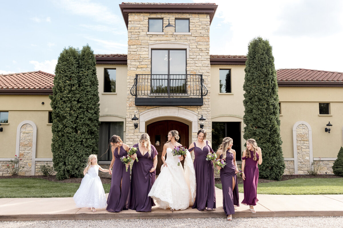 Summer-Wedding-DC-Estate-Winery-Beloit-Illinois-Meg-Dunn-Photography-34