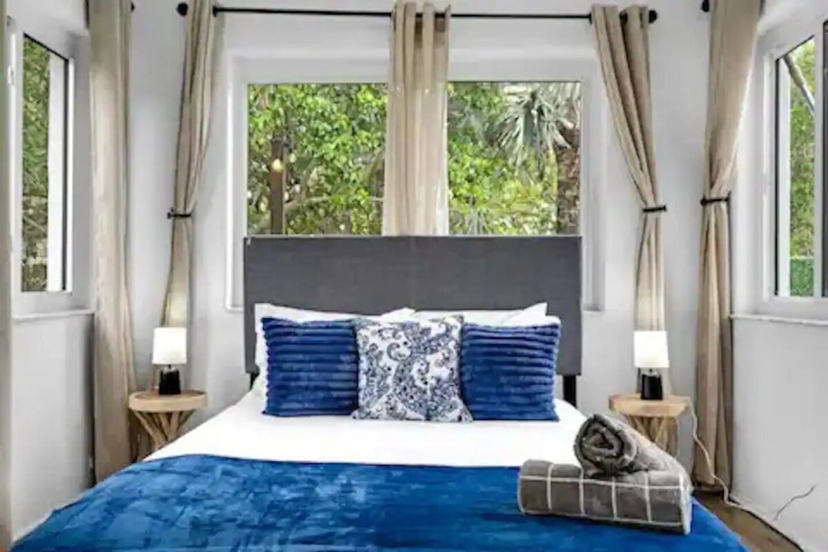 Bedroom 1 (2)