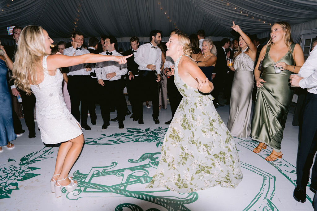 NikkiSanterre_EastCoastLuxuryWeddingPhotographer_WilmingtonWeddingSocialGracesEvents_Emma&Andy-220