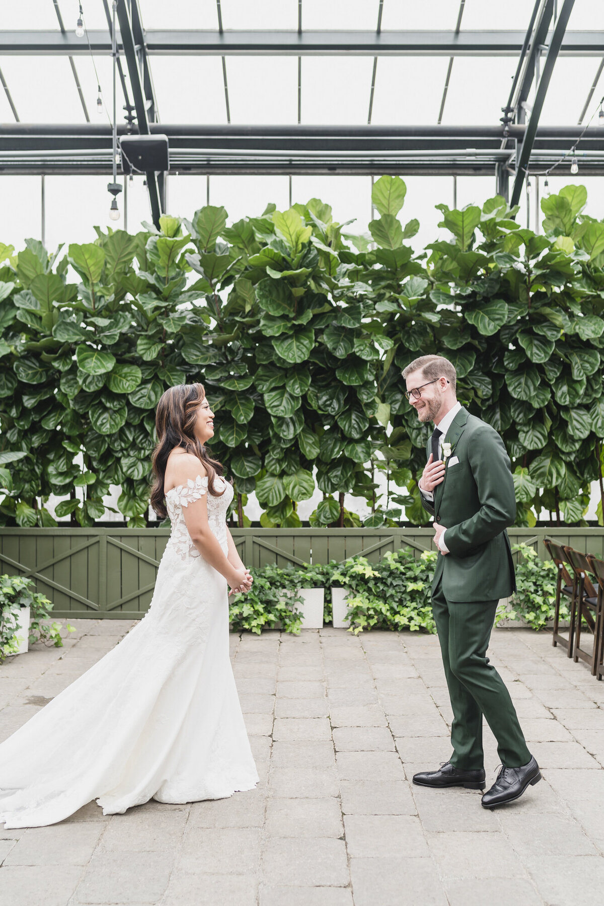 A MAGICAL WINTER PLANTERRA GARDEN WEDDING WITH A GREEN COLOR PALETTE IN WEST BLOOMFIELD, MICHIGAN PROVIDED BY KARI DAWSON PHOTOGRAPHY20