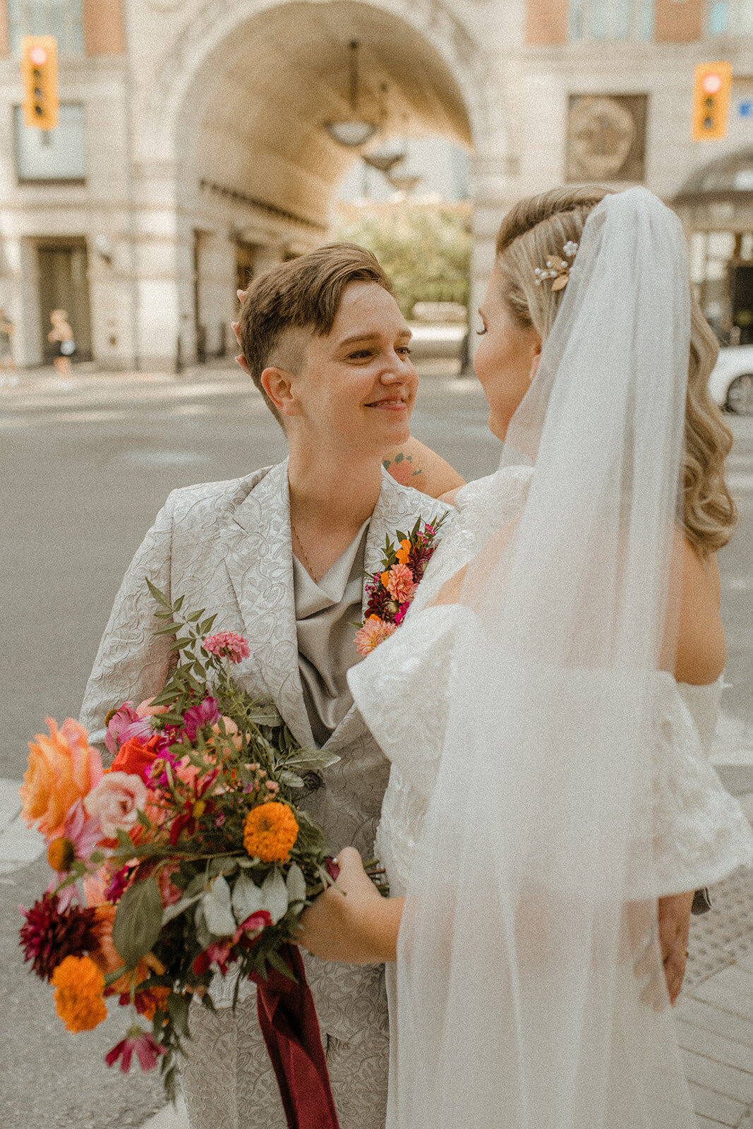 downtown-toronto-lgbt-couple-lgbt-wedding-gardiner-museum-094