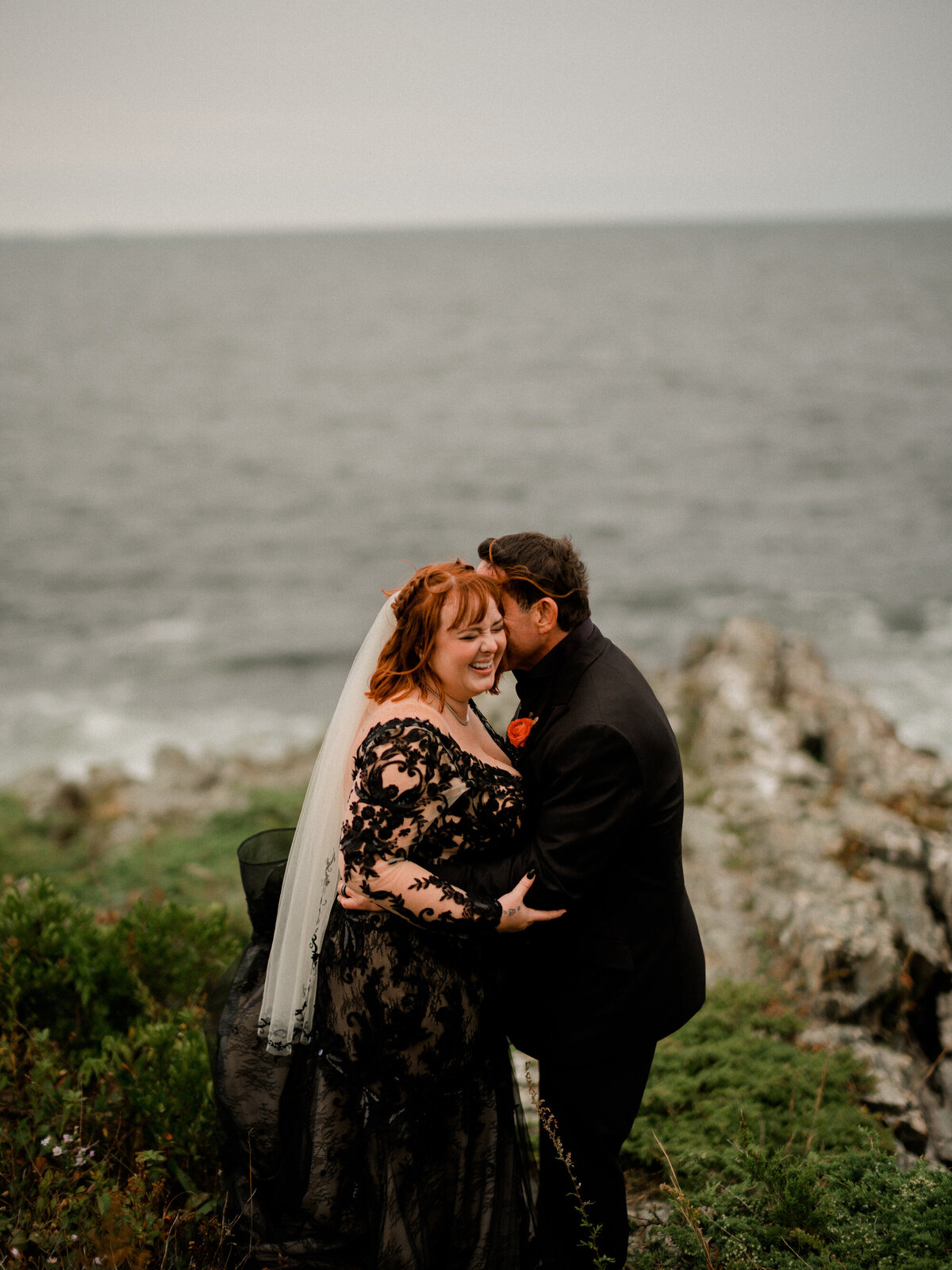 wedding-photos-at-cliff-house-in-maine