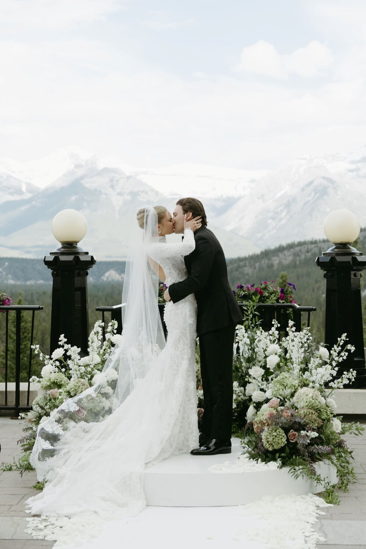 raven-alexandra-signature-weddings-calgary-banff-jasper-alberta-saskatoon-saskatchewan-luxury-wedding-planner-l-and-k-wedding-439