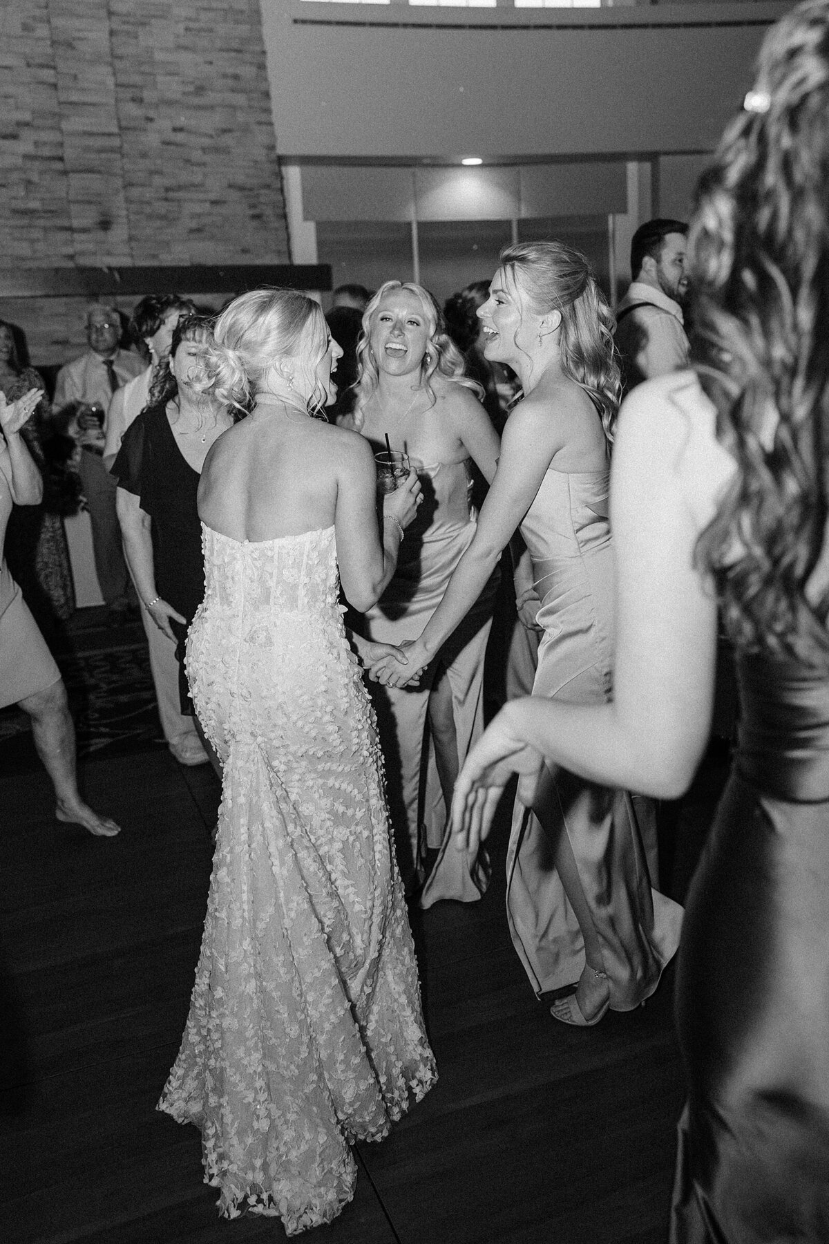 Oak-pointe-country-club-wedding_1378