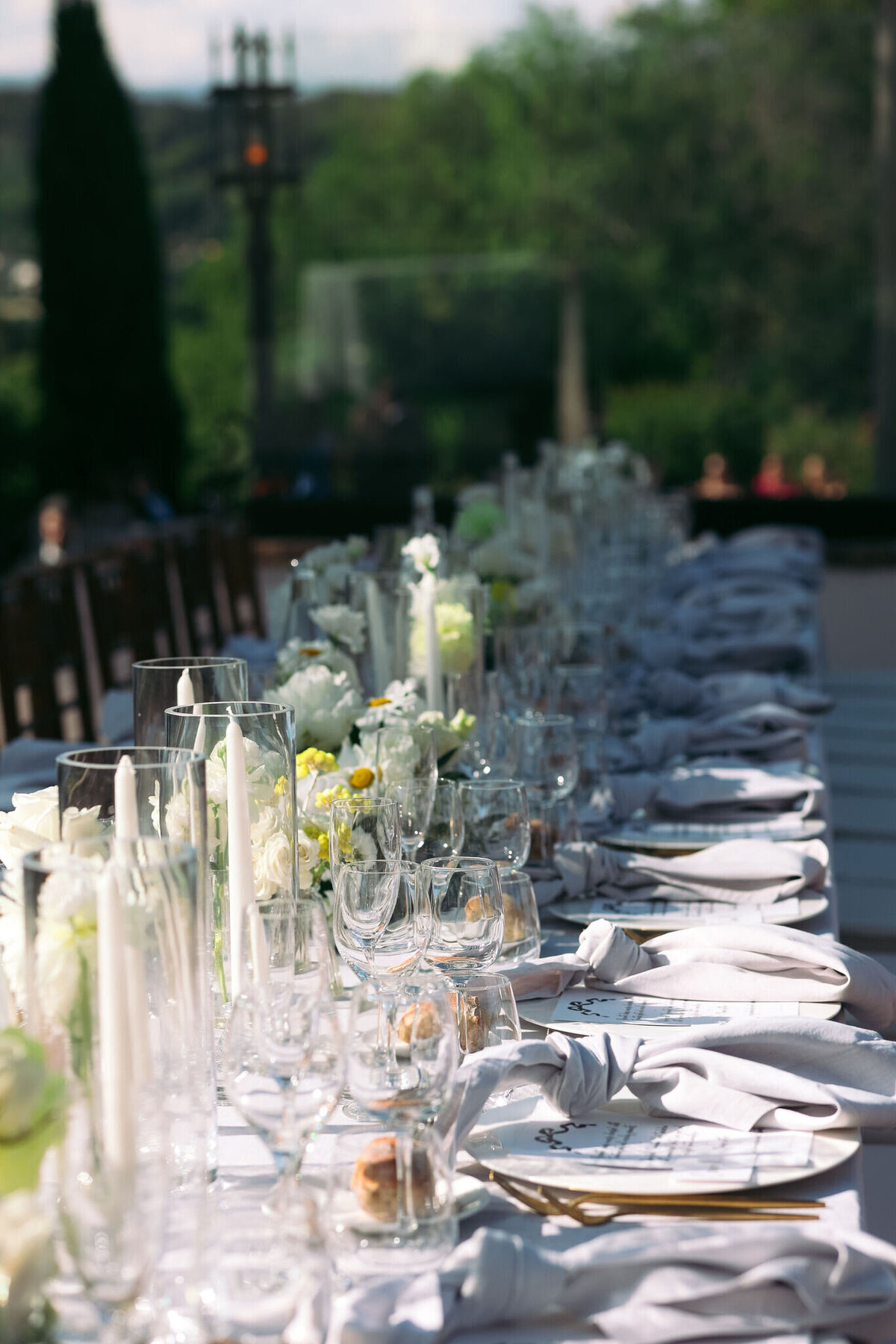 wedding-table-delicate-and-minimal-decoration3