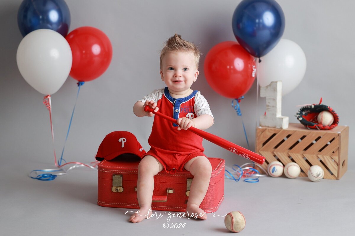 lehigh-valley-photographer-lori-generose-lg-photography-first-birthday-cake-smash-boy-bath-pa