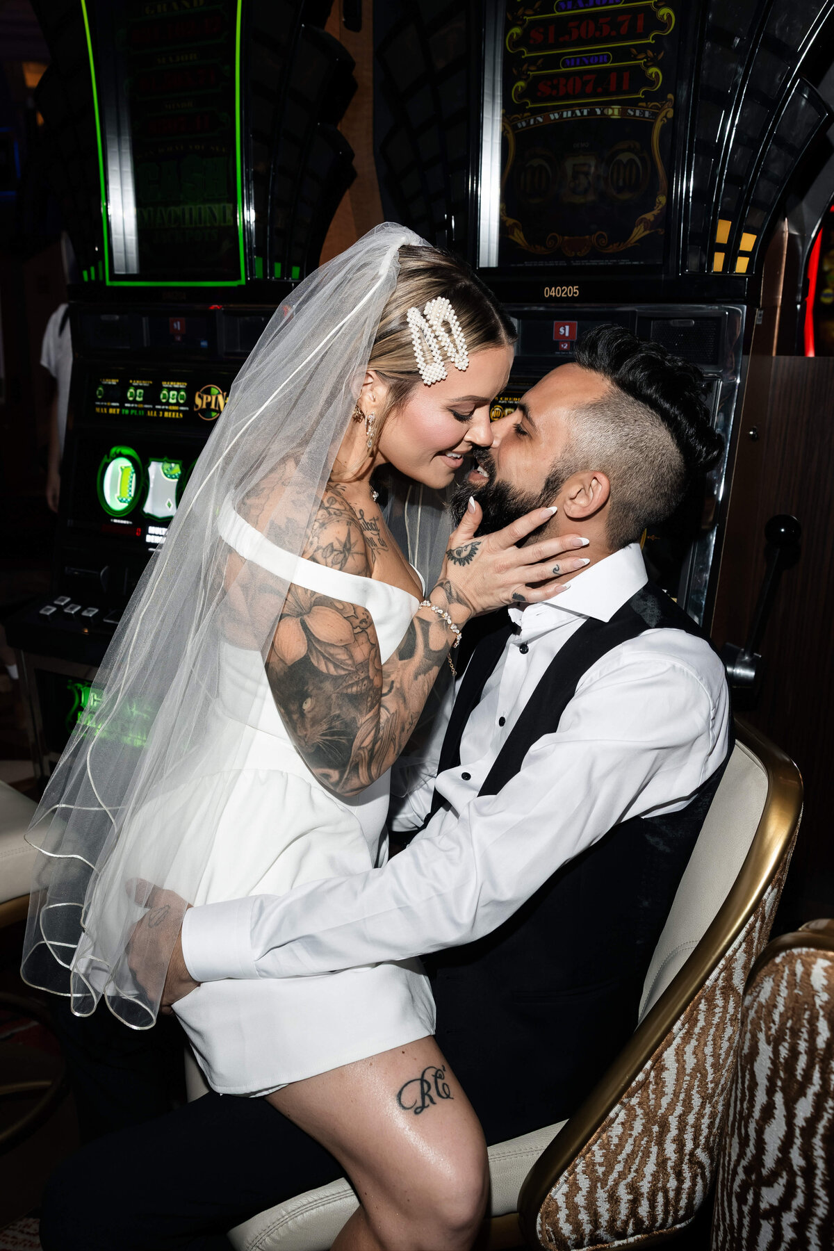 32_riskyexposure_sasha-andy_las-vegas-elopement-photography