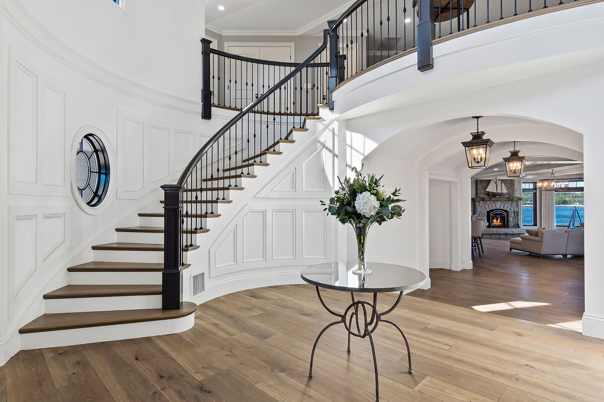 001-curved-staircase-foyer-archway