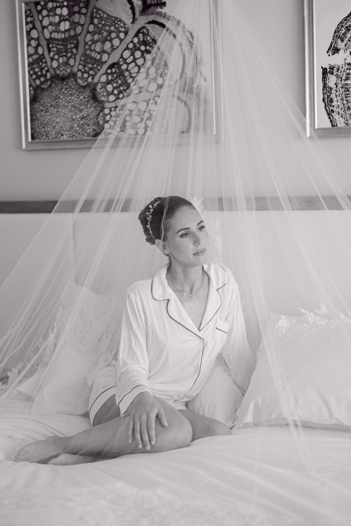 Bride preparing for her Miami wedding day, captured in an elegant black-and-white style by Rodrigo Varela Photography