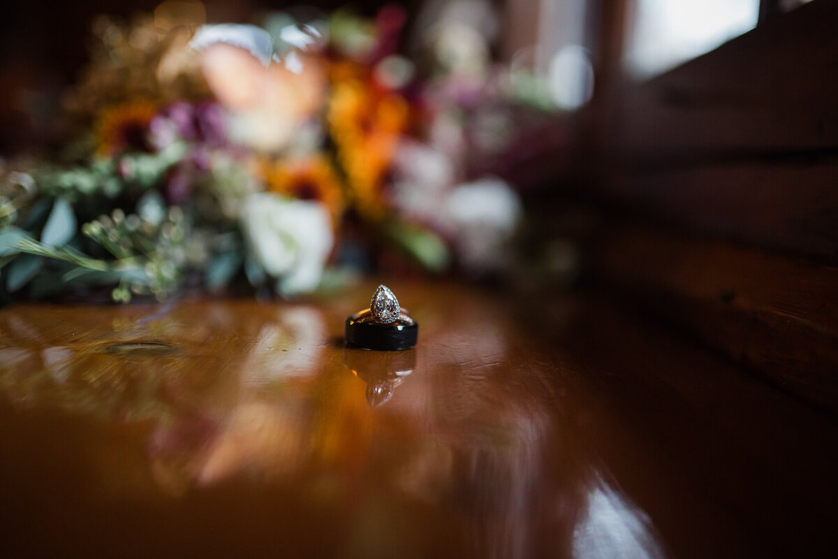 chicago-wedding-photography-detail-shots-rings-flowers