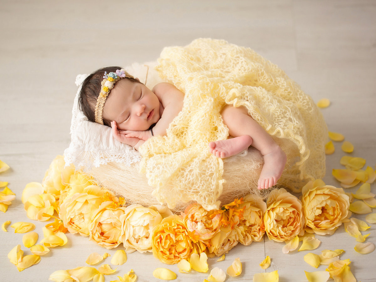 newborn in flowers239
