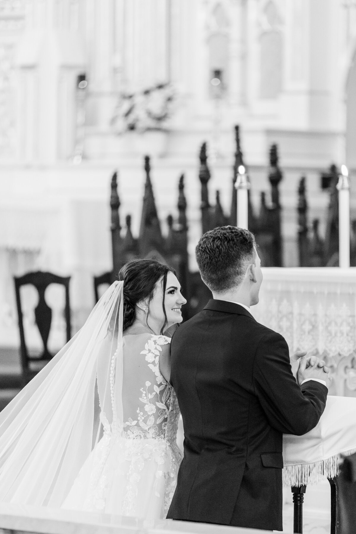 detroit-downtown-wedding-michigan-bride-groom-sweetest-heart-of-mary-church14