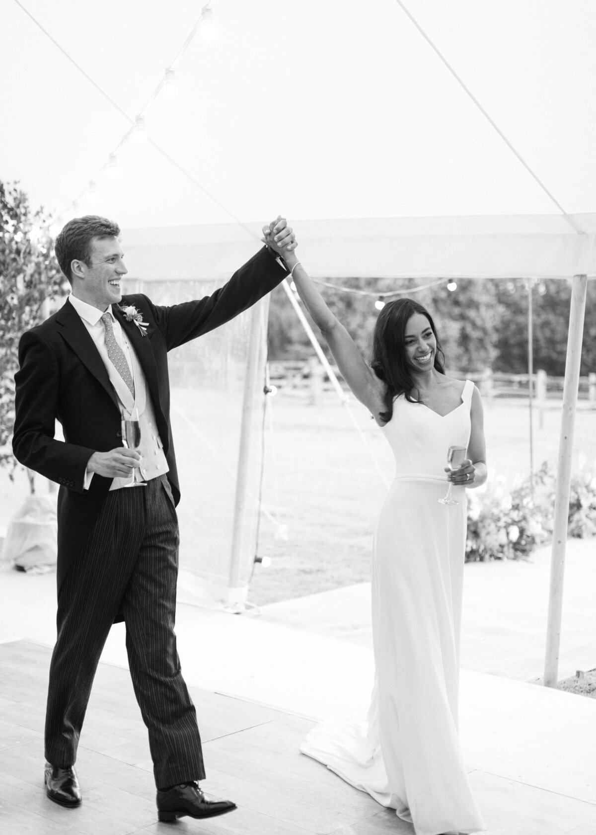 chloe-winstanley-weddings-bride-groom-entrance-black-white