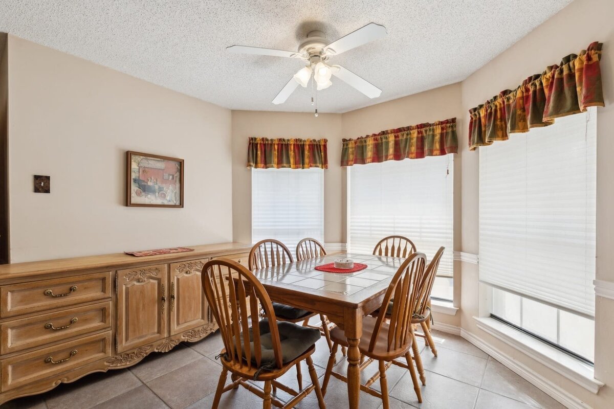6419_shadow_lane_dallas_tx_breakfast_nook_-_sunny_dining_space_with_bay_windows_-_haven_realty_group