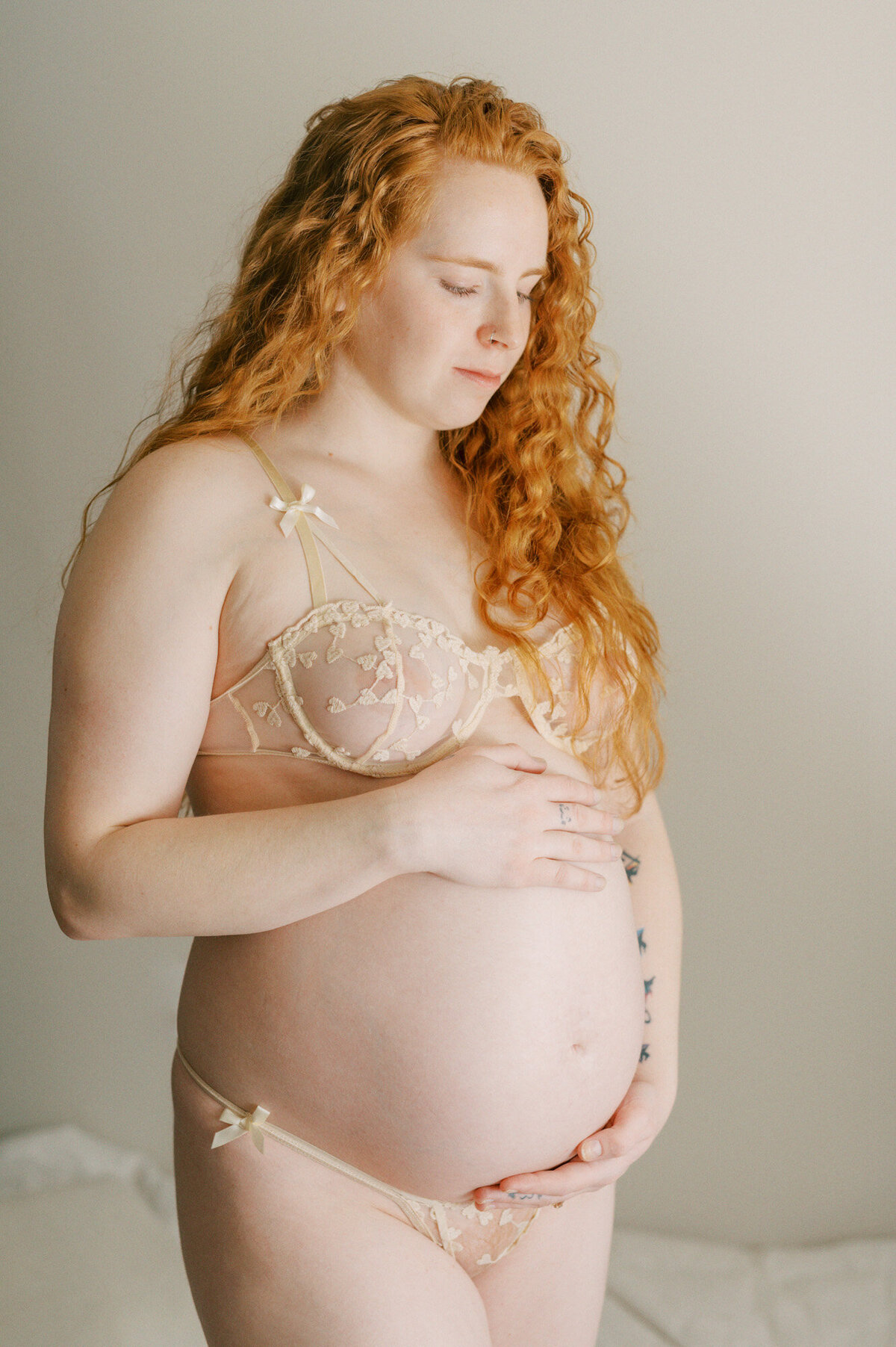 intimate-maternity-boudoir-session-57