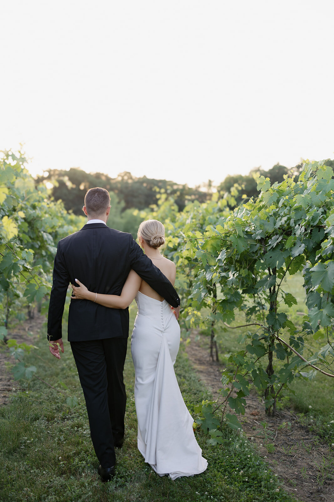 loui_photography_7_vines_winery_summer_wedding_brittney_adi-34