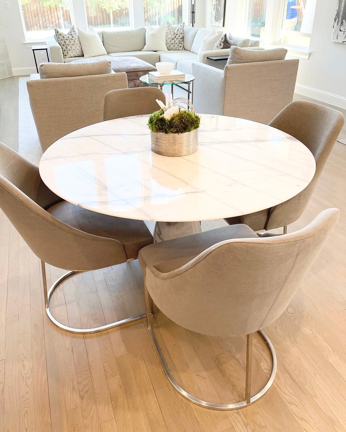 Transform your home with professional interior design services, featuring stylish and functional décor that enhances the ambiance and functionality of every space.