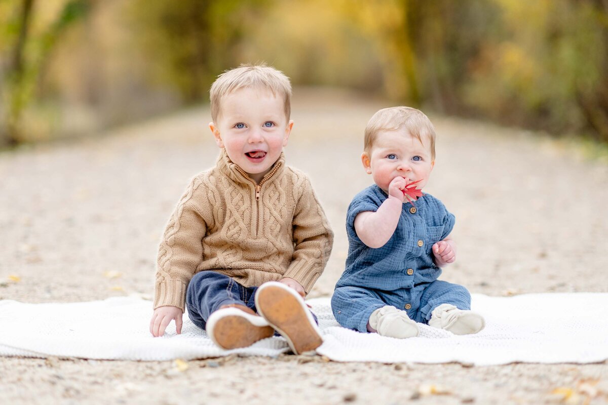 Boise-ID-fall-mini-session-Magnolia-and-Grace-Photography-Co-Merrill-Park-SaraB# (1)-20