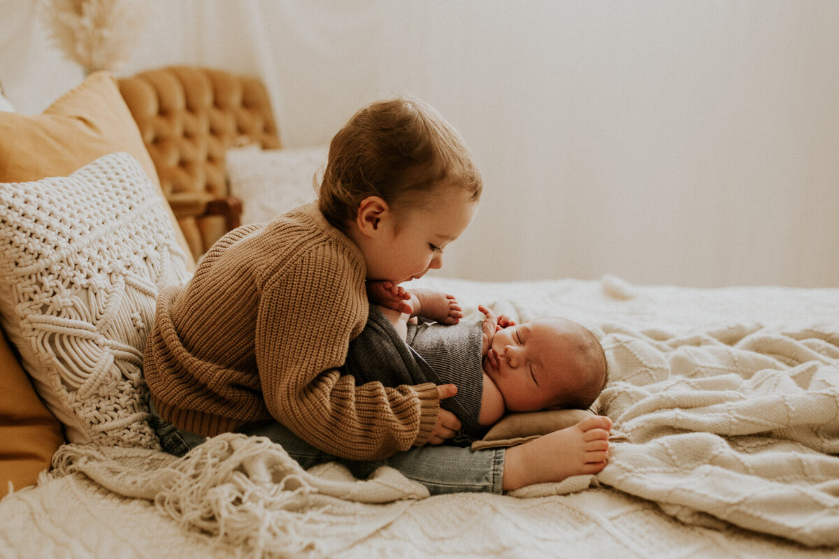 red-deer-central-alberta-newborn-maternity-photographer-41