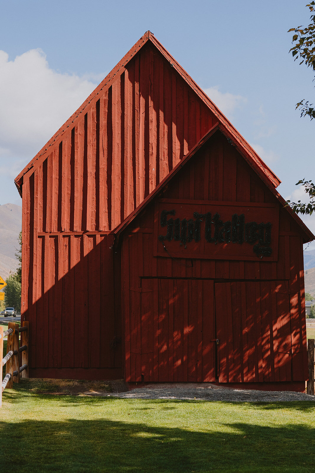 trail-creek-cabin-end-of-summer-wedding-kelly-jackson-getting-ready-9