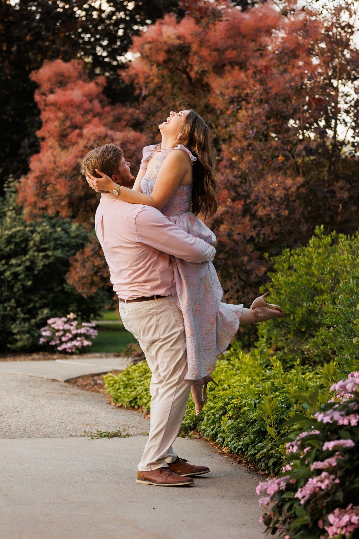 30-kellogg-manor-house-grand-rapids-engagement